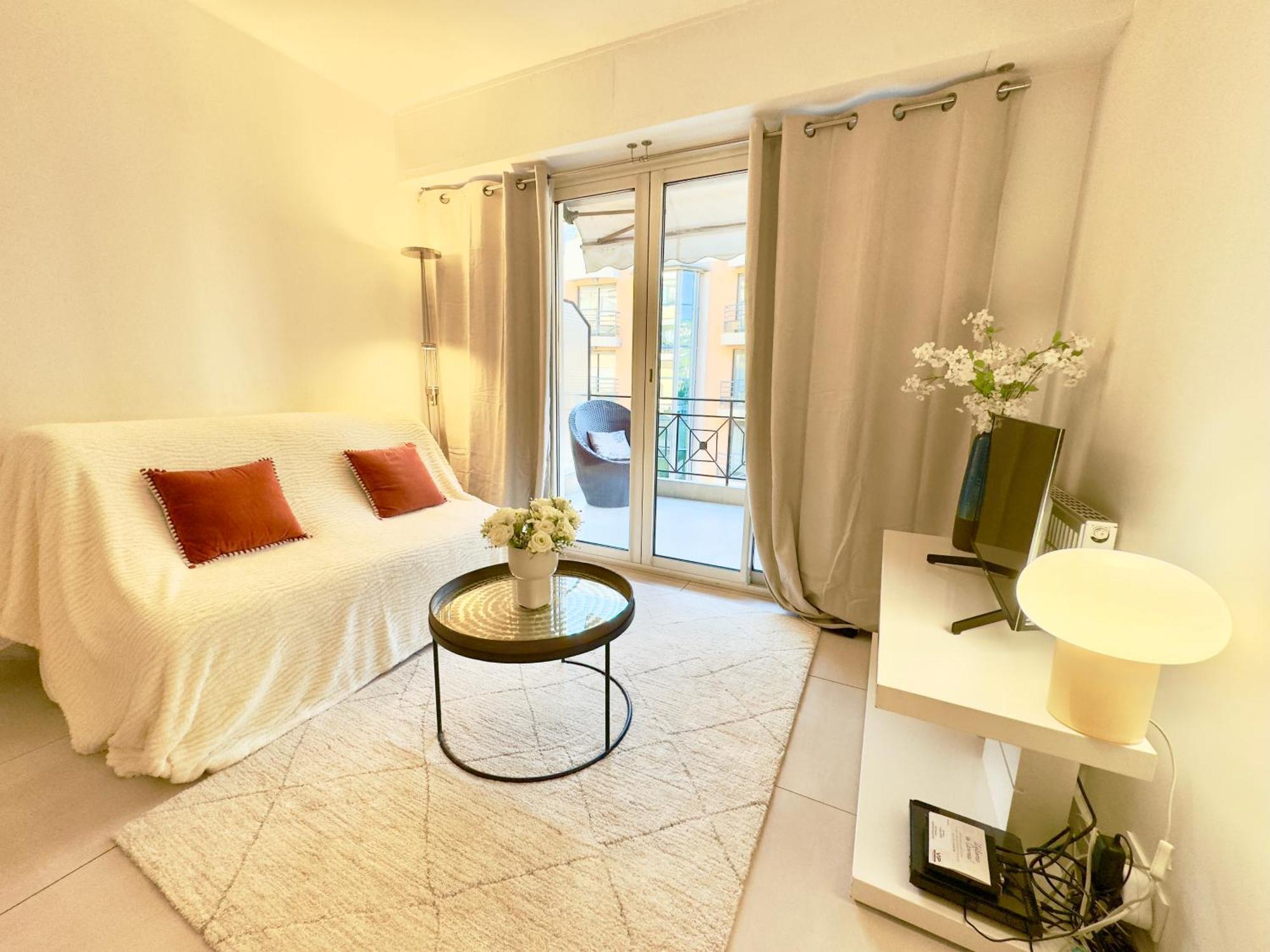 Apartment Superbe Avec Terrasse 1mn Des Plages De La Croisette